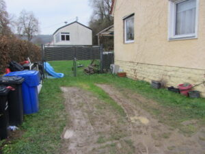 Grundstück seitlich