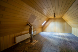 Spitzboden (1)