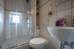 2. OG links Badezimmer