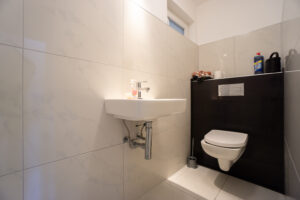 UG WC
