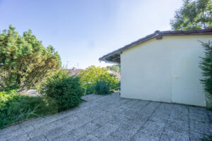 Gartenhaus mit Terrasse