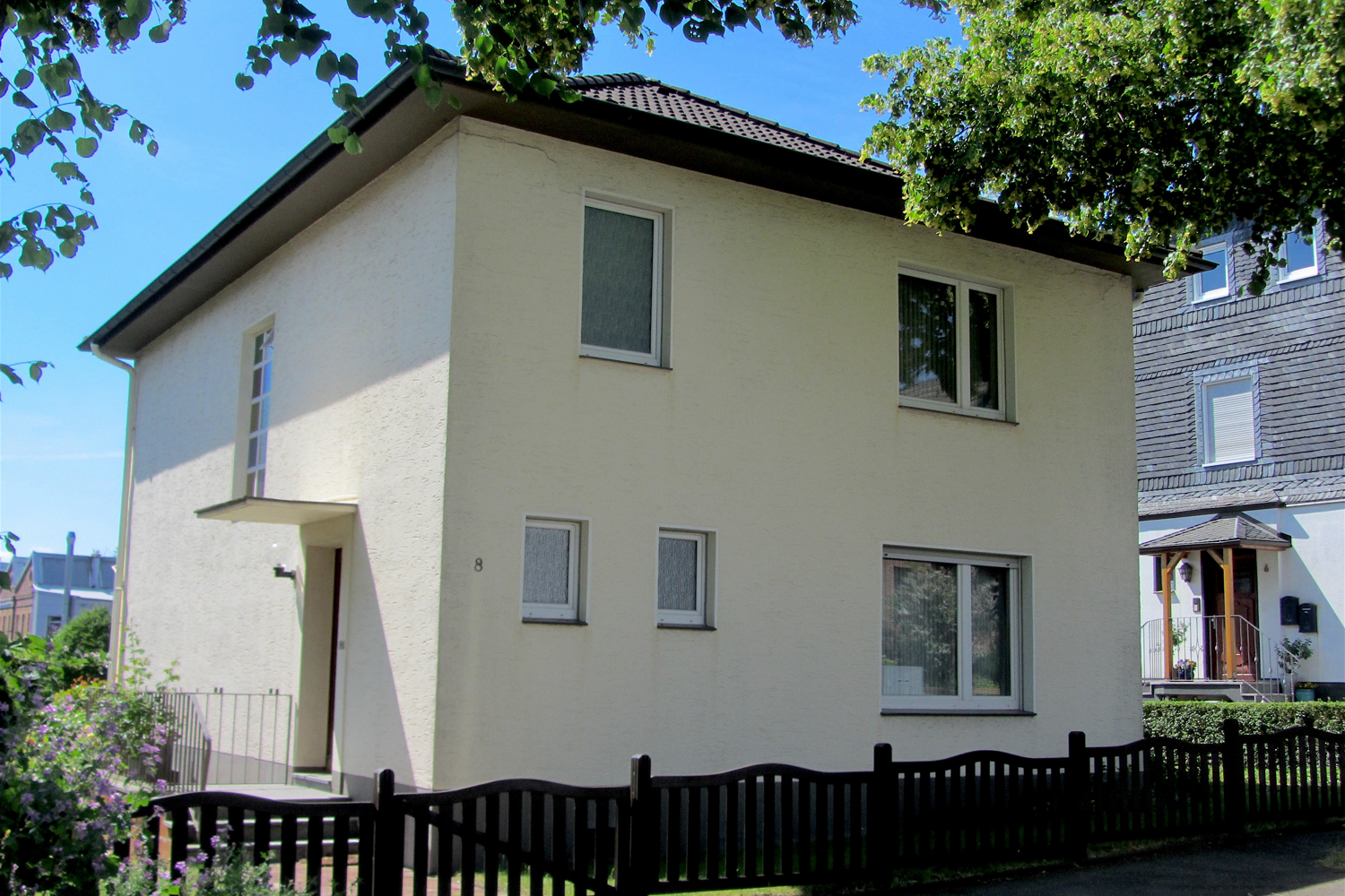 Großzügiges Einfamilienhaus mit Garage in ruhiger Seitenstraße von Lüttringhausen