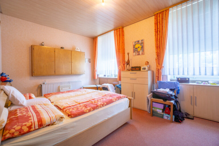 OG rechts Schlafzimmer