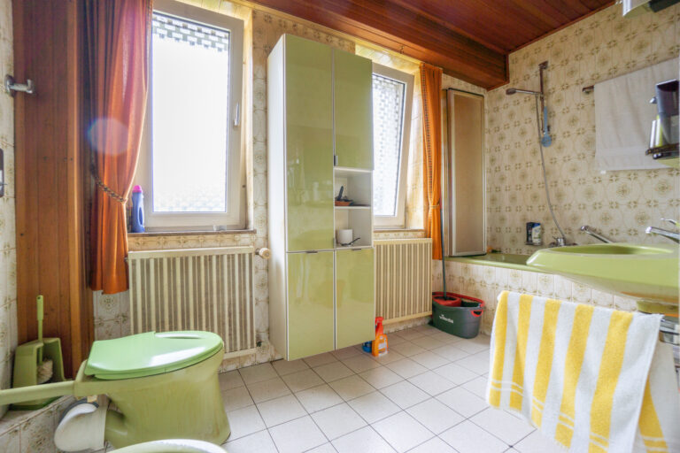 1. OG rechts Badezimmer