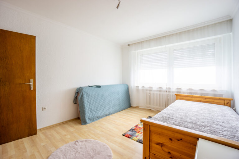 EG Rechts Schlafzimmer