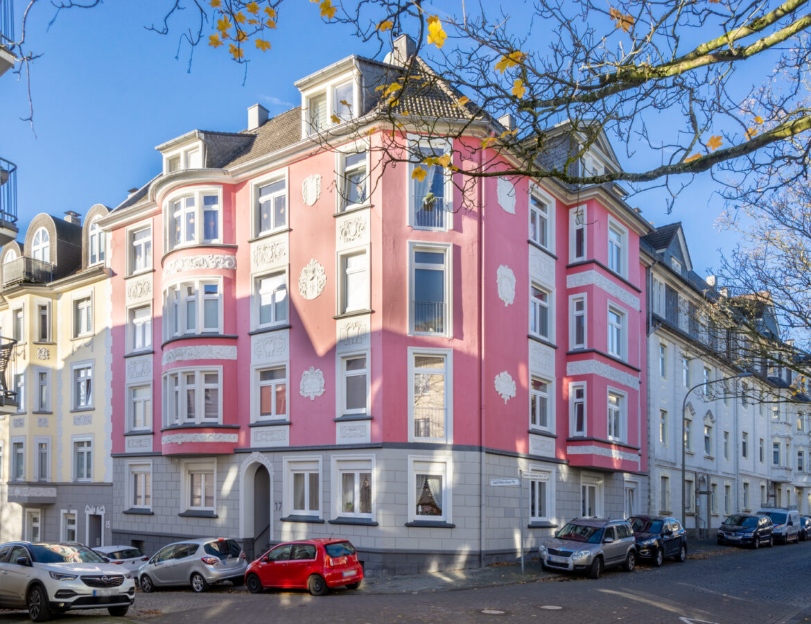 Attraktive Altbauwohnung in zentraler Wohnlage