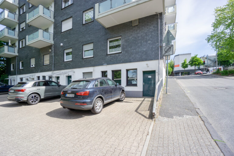 Rückansicht und Stellplatz