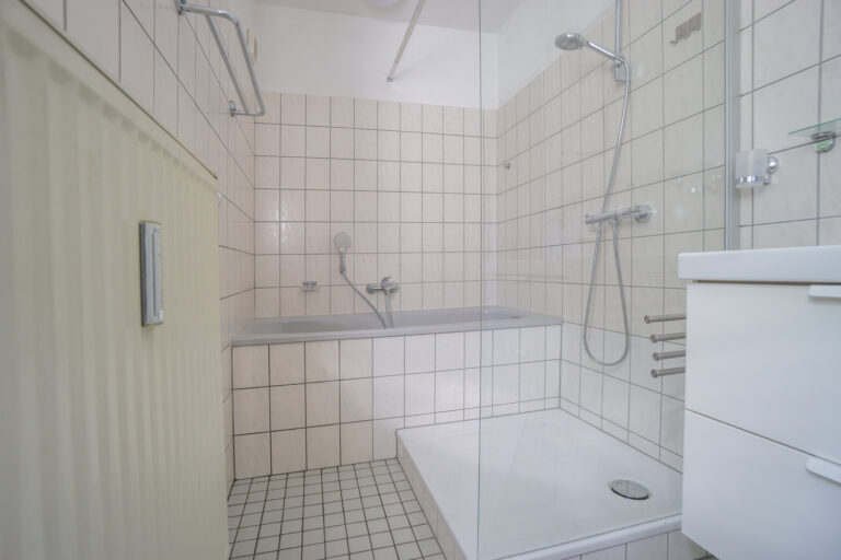 EG Badezimmer (2)