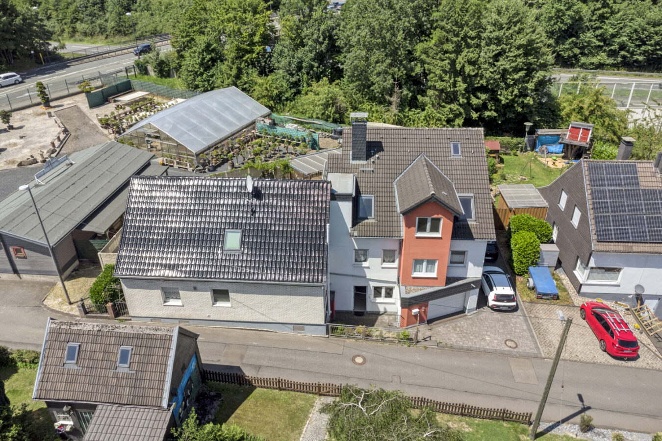 Provisionsfrei für den Käufer!!
Phantastisches Ein-/Zweifamilienhaus in verkehrsgünstiger Lage