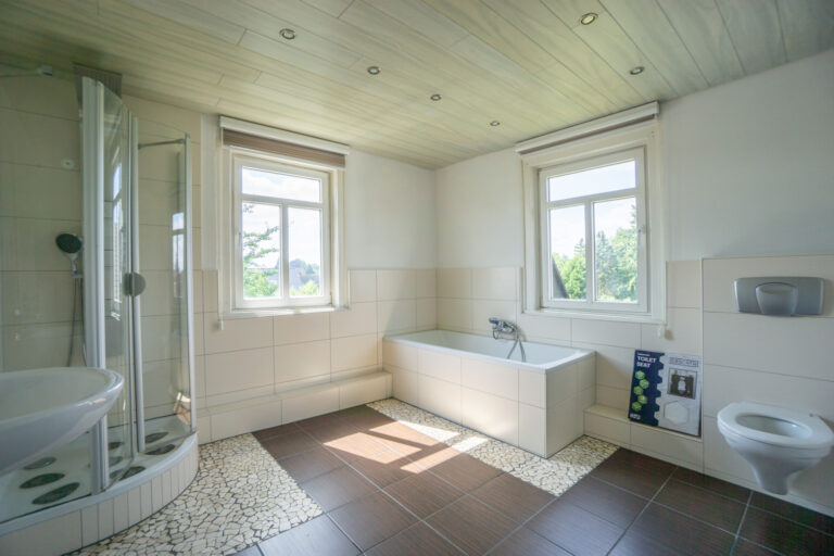 OG Badezimmer (2)