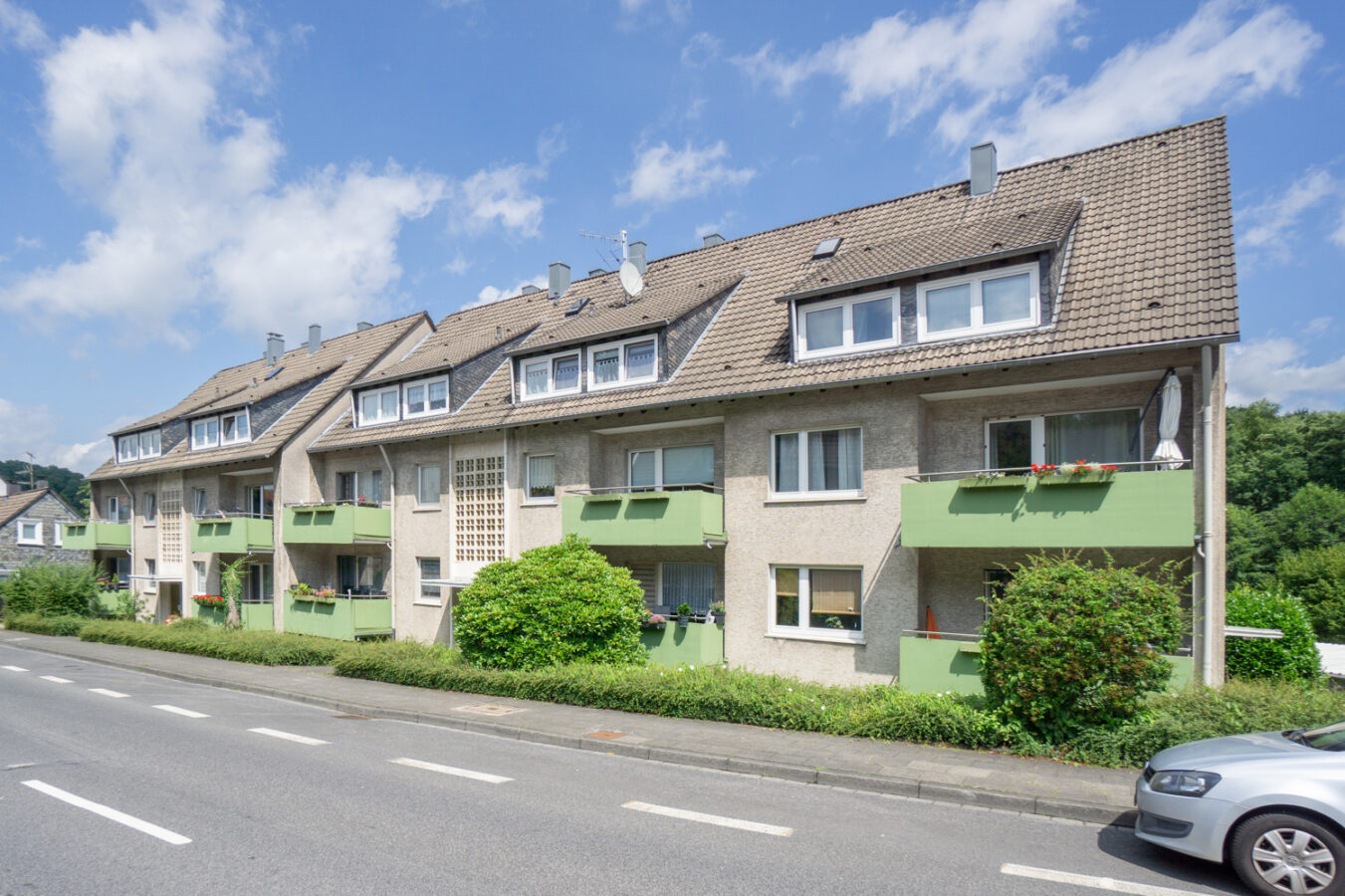 Wohnensemble aus 15 Wohnungen, 13 Garagen und 2 Stellplätzen in attraktiver Wohnlage