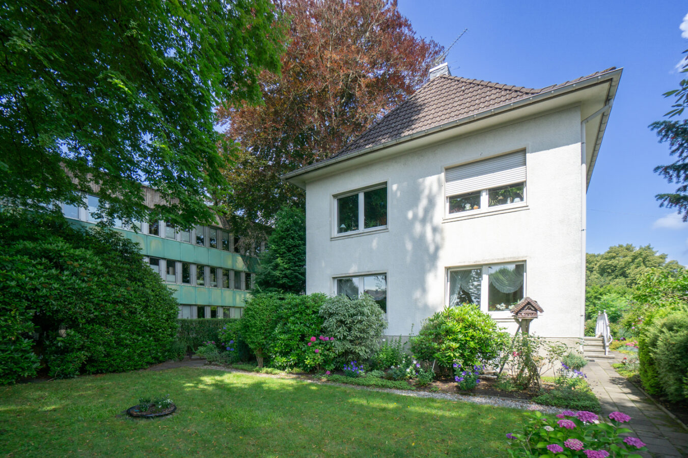 PROVISIONSFREI für den Käufer!! Zweifamilienhaus in zentraler Lage von RS-Lennep