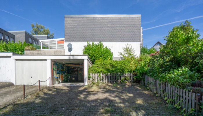 Garage und Stellplatz