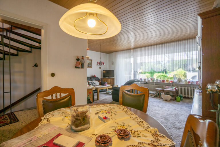 EG Esszimmer zum Wohnzimmer