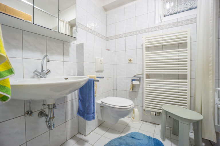 UG Badezimmer (1)