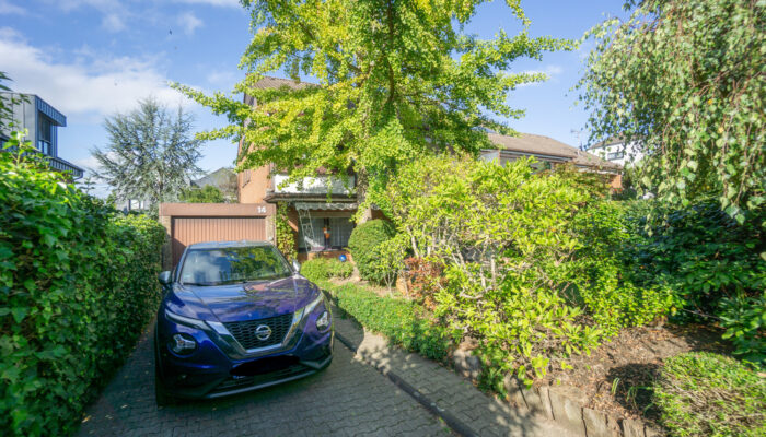 Garage und Stellplatz