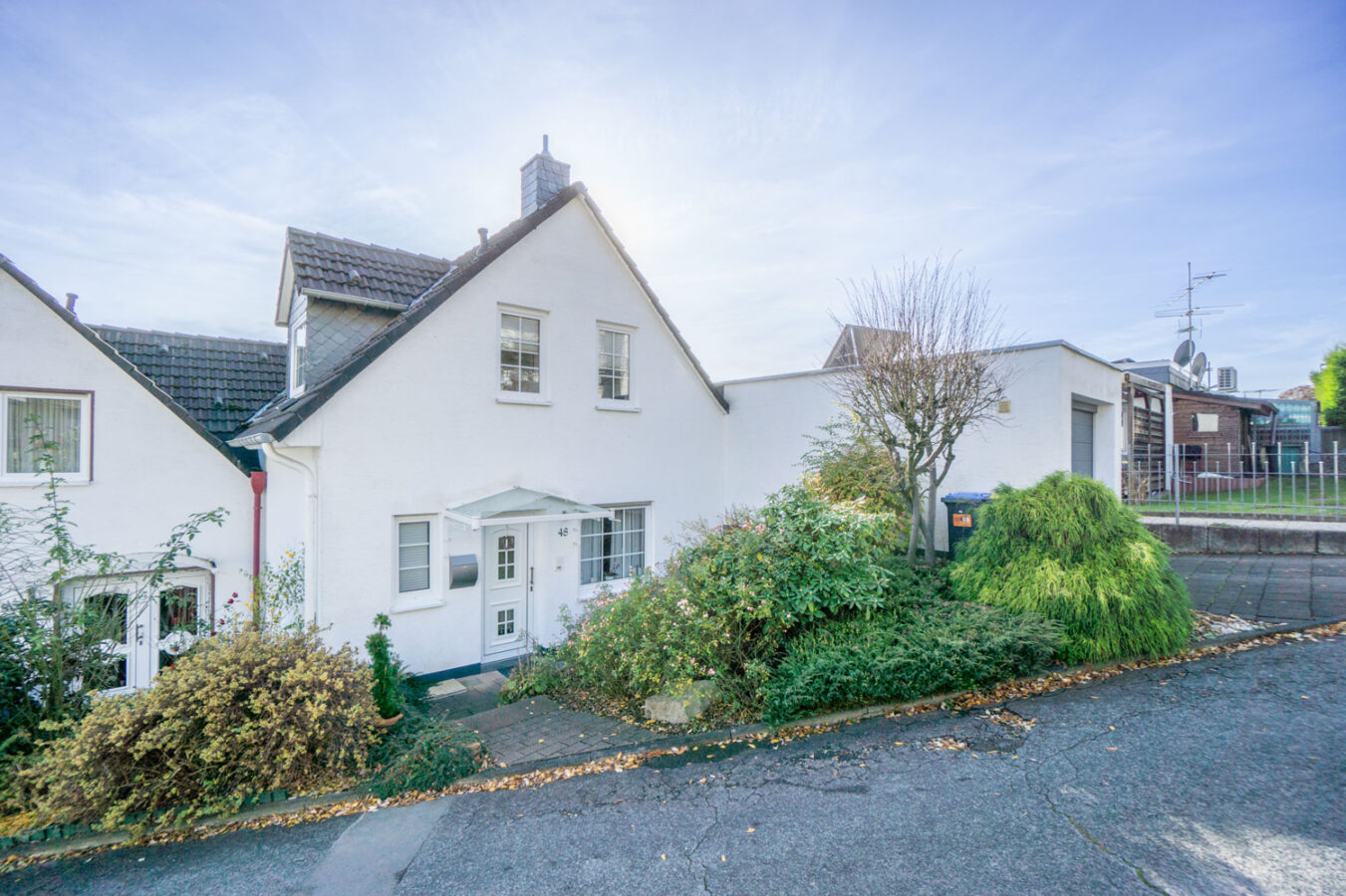 PROVISIONSFREI für den Käufer!! Top gepflegt und jede Menge Platz in RS-Kremenholl