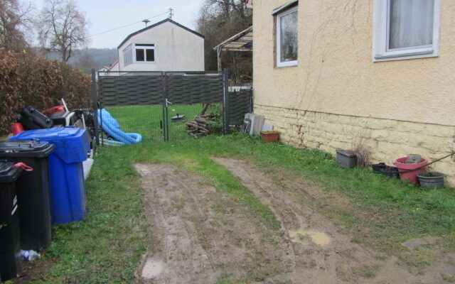 Grundstück seitlich